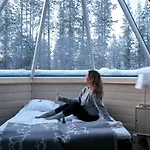 Üdülőközpont Northern Lights Village 4*
