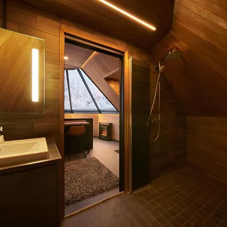 Northern Lights Village 4*