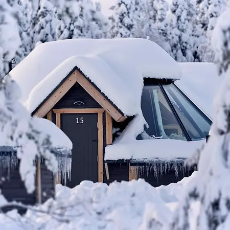 Northern Lights Village リゾート 4*